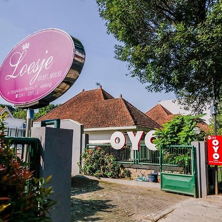 Super Oyo 353 Loesje Guest House Syariah Malang Kültér fotó