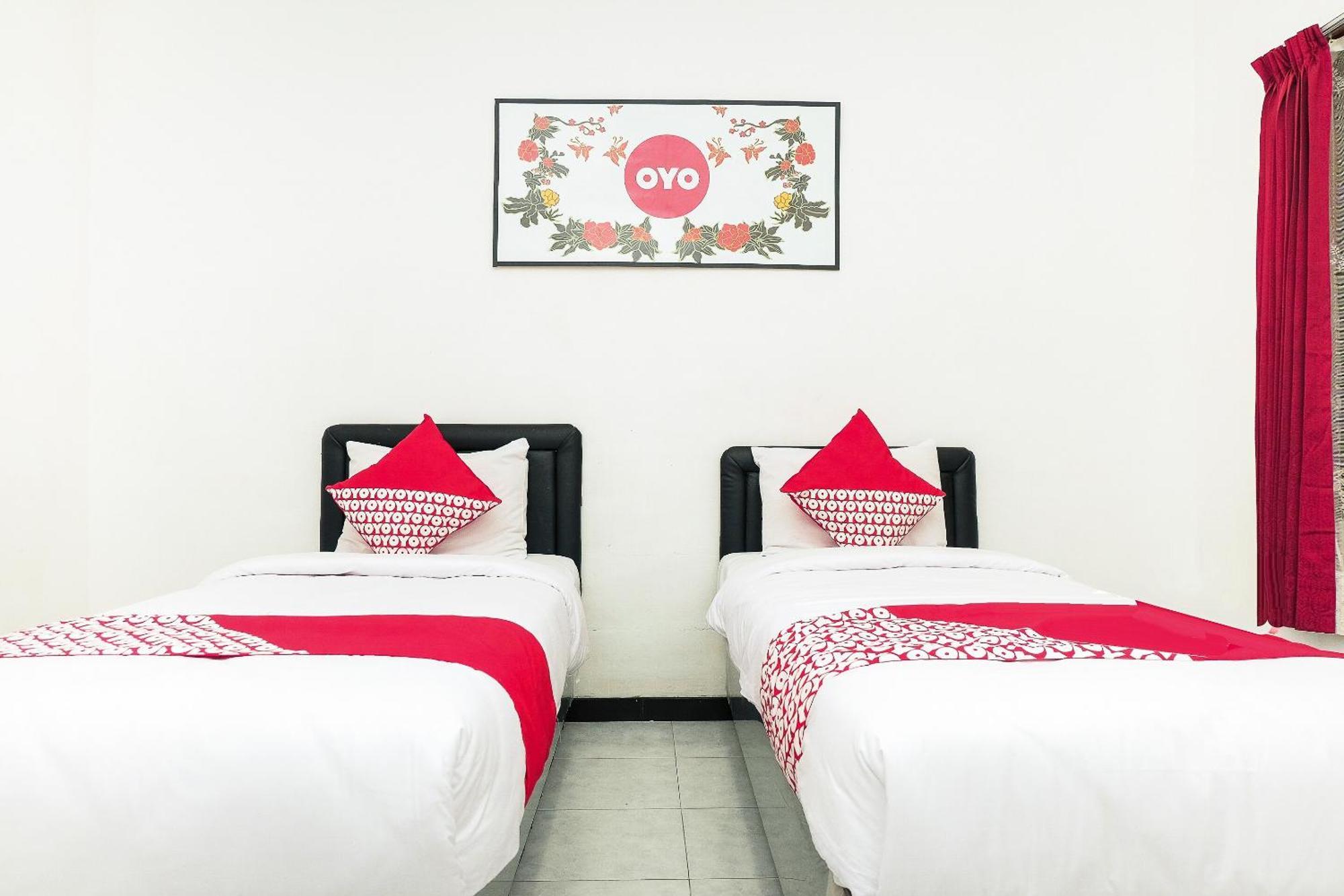 Super Oyo 353 Loesje Guest House Syariah Malang Kültér fotó