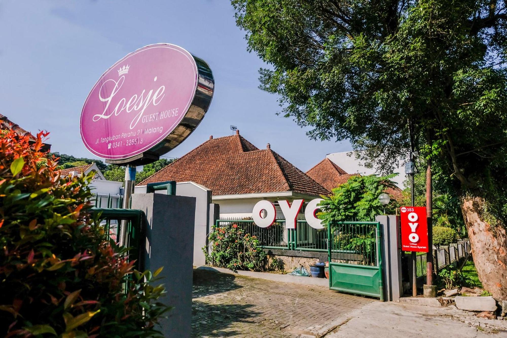 Super Oyo 353 Loesje Guest House Syariah Malang Kültér fotó